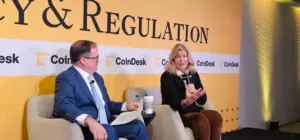 Senator Lummis Decries Stalled Crypto Legislation, Blames Partisan Resistance to Trump Alignment