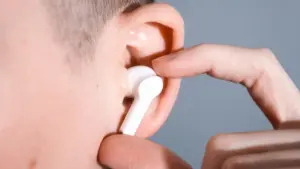 The Reality of Real-Time Translation: How Modern Earbuds Are Breaking Down Language Barriers